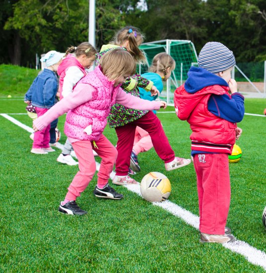 Spielende Kinder | ©  Lukas from Pexels