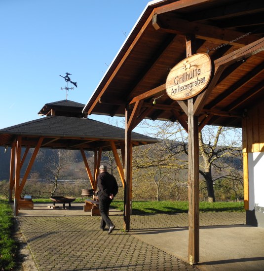 Gerhard Peitz am Grillplatz Filsen | © Caroline Taunt